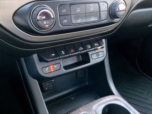 Certified 2022 GMC Canyon Denali w/ Denali Black Edition Package image 32