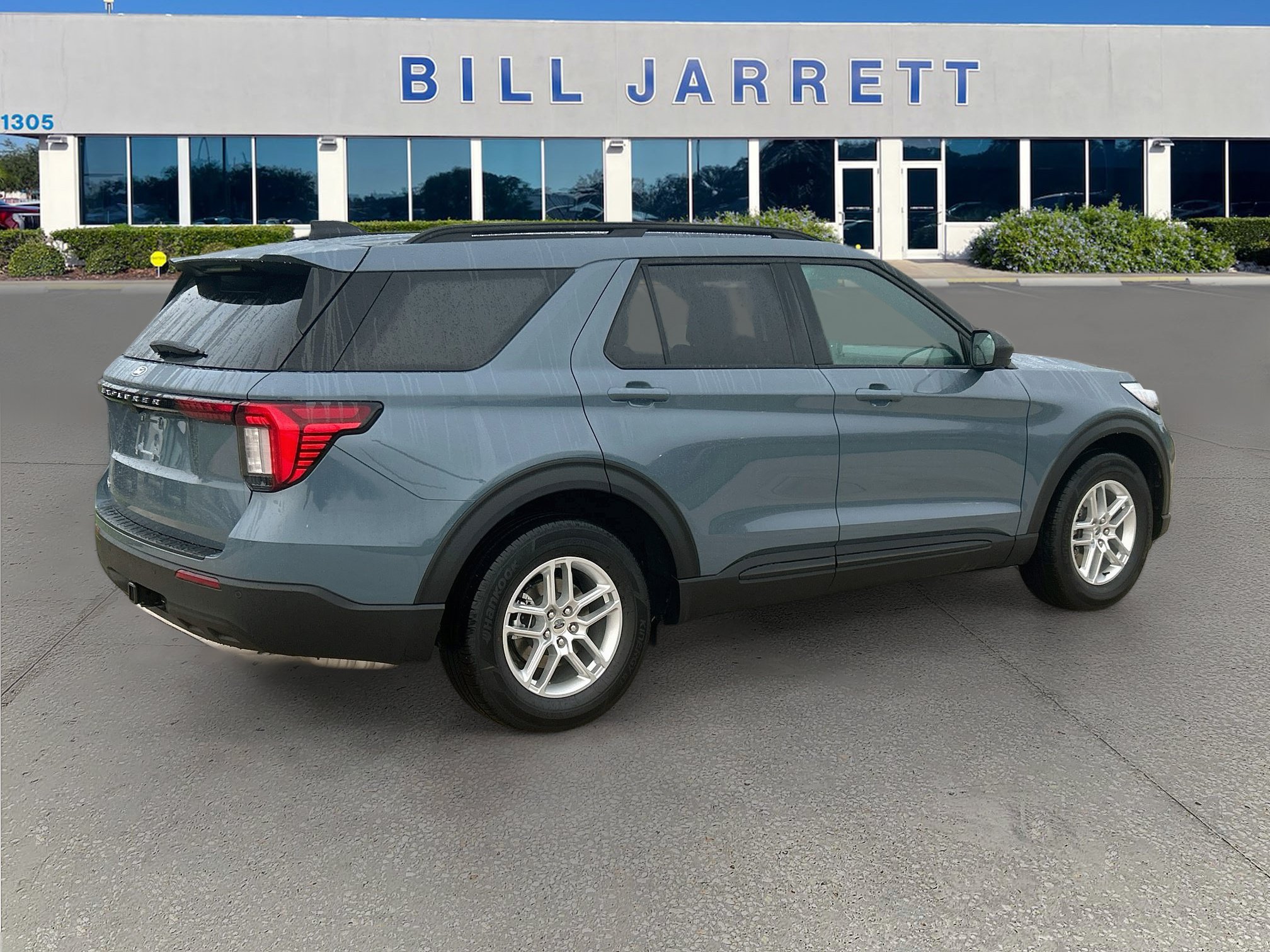 New 2027 Ford Explorer Active RWD image 4