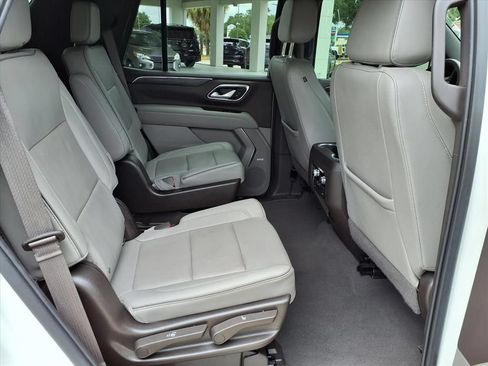 Used 2022 GMC Yukon SLT w/ SLT Premium Package RWD image 12