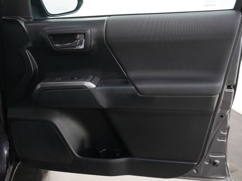 Used 2016 Toyota Tacoma SR5 image 11