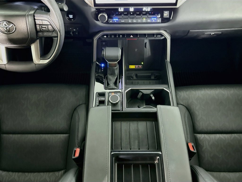 Used 2025 Toyota Tundra Limited AWD/4WD image 16
