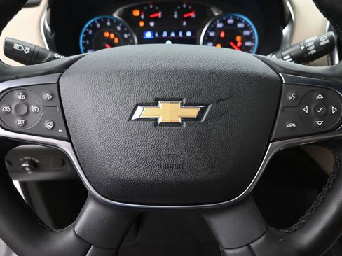 Used 2023 Chevrolet Traverse LT image 15