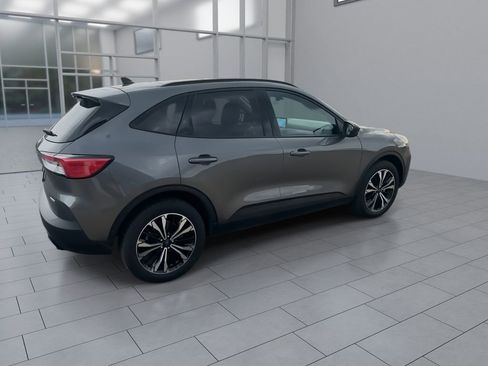 Used 2021 Ford Escape SE w/ SE Sport Appearance Package image 9