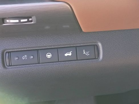 Used 2023 Nissan Pathfinder Platinum FWD image 18