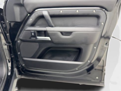 Used 2025 Land Rover Defender 110 S image 47