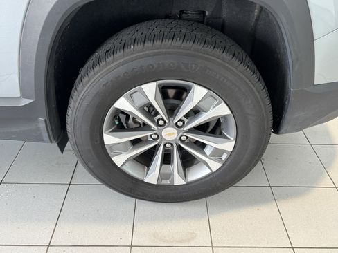 Used 2025 Chevrolet Equinox LT w/ Convenience Package II image 6