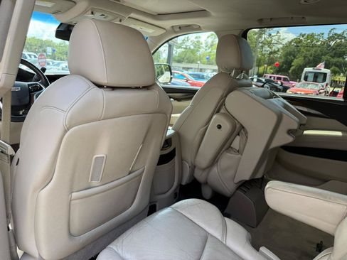Used 2018 Cadillac Escalade ESV Luxury RWD image 28