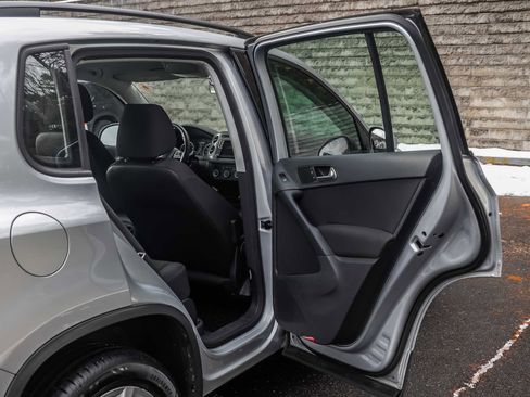 Used 2017 Volkswagen Tiguan Limited w/ Premium Package image 15