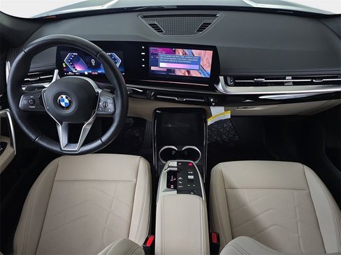 Used 2025 BMW X1 xDrive28i image 13