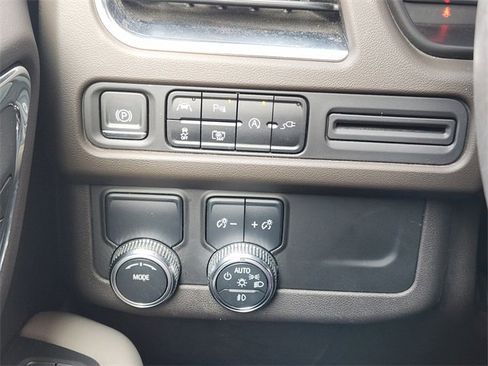 Used 2022 GMC Yukon SLT w/ SLT Luxury Package image 22