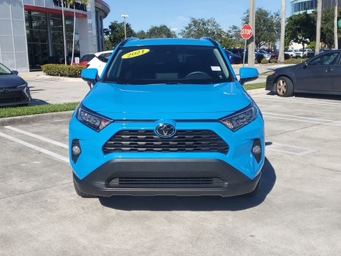 Used 2021 Toyota RAV4 XLE Premium image 8
