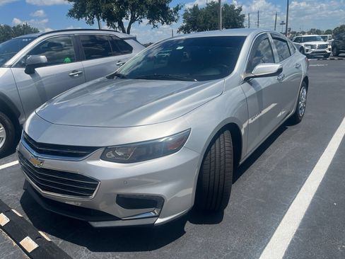 Used 2017 Chevrolet Malibu LT w/ Driver Confidence Package FWD image 4