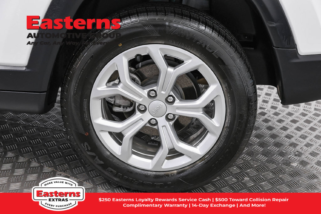 Used 2024 Jeep Compass Latitude AWD/4WD image 32