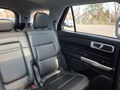 Used 2022 Ford Explorer XLT w/ Equipment Group 202A image 14