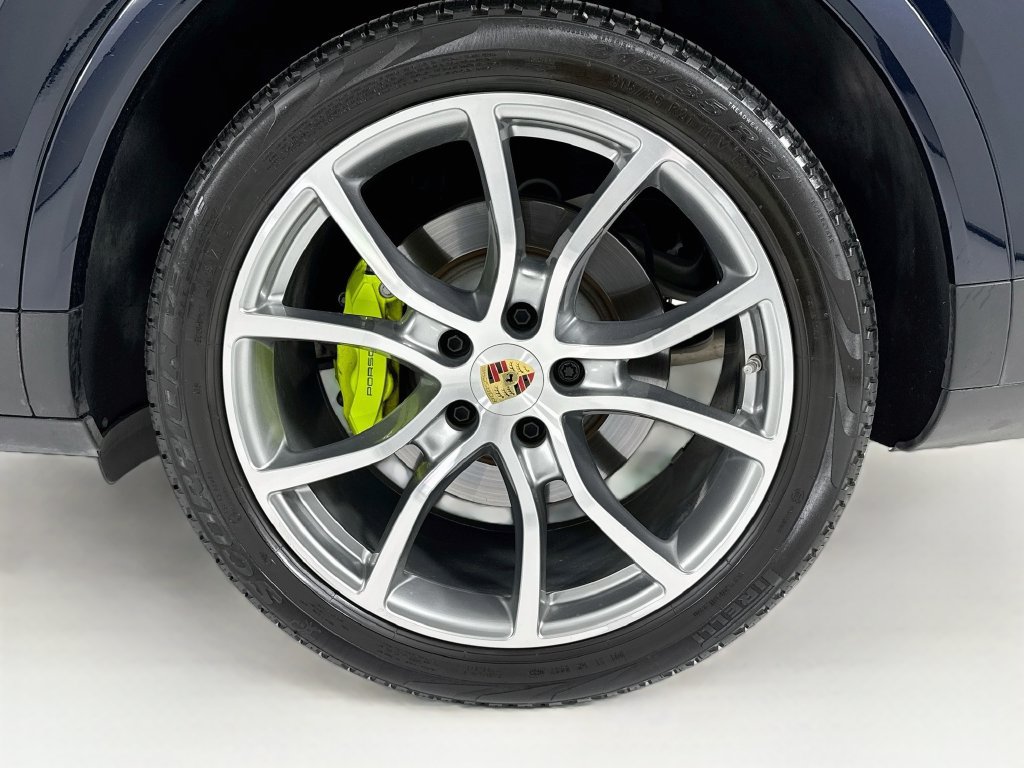 Certified 2023 Porsche Cayenne AWD/4WD image 33