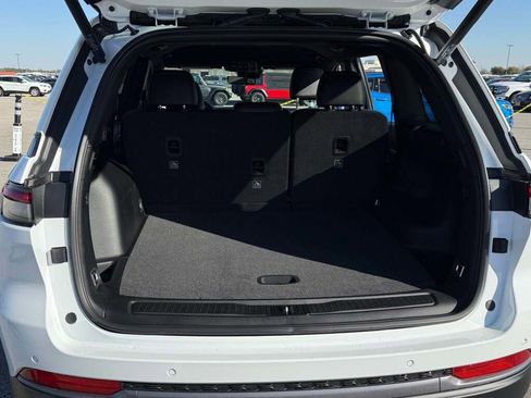 New 2026 Jeep Grand Cherokee Altitude image 21