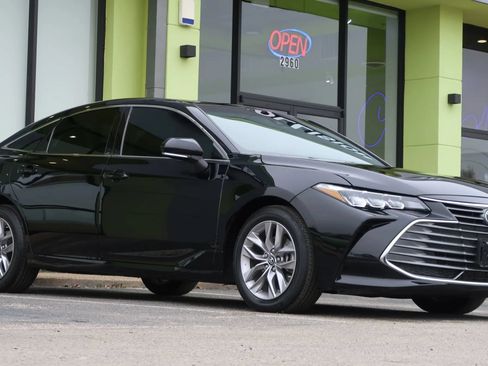 Used 2019 Toyota Avalon XLE w/ Moonroof Package FWD image 6