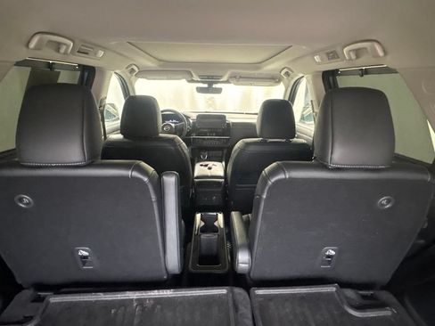 Used 2024 Nissan Pathfinder Platinum AWD/4WD image 10