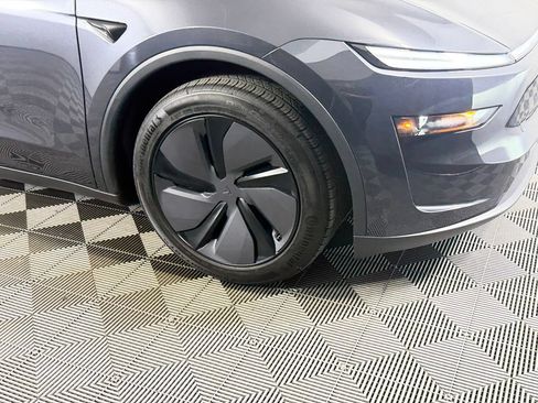 Used 2026 Tesla Model Y 2WD image 27