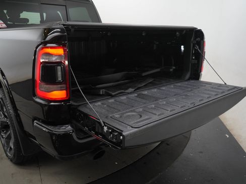 Used 2020 RAM 1500 Limited w/ Black Appearance Package AWD/4WD image 9