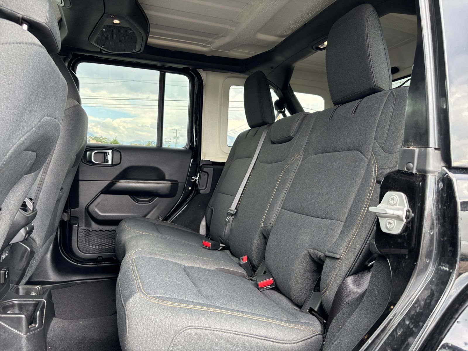 Used 2025 Jeep Wrangler Unlimited Sahara AWD/4WD image 25