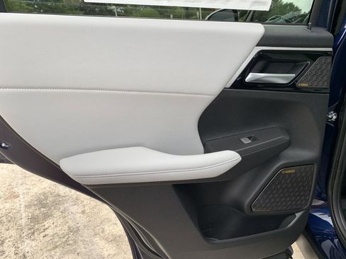 New 2025 Mitsubishi Outlander SE image 23