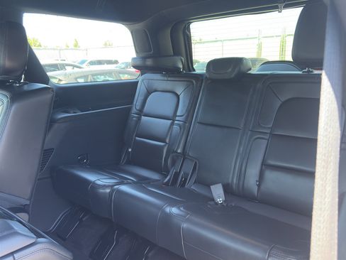 Used 2022 Lincoln Navigator Reserve AWD/4WD image 9