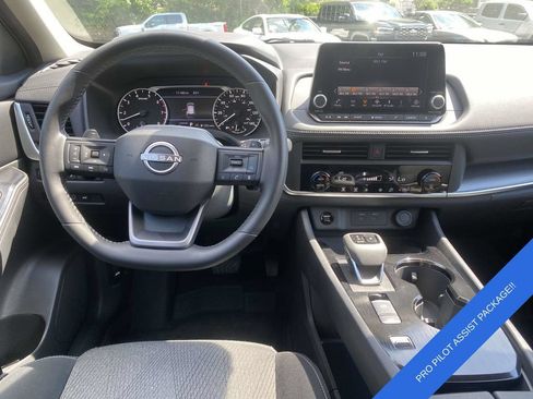 Used 2025 Nissan Rogue SV FWD image 12
