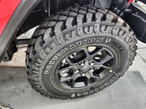 New 2025 Jeep Gladiator Sport image 16