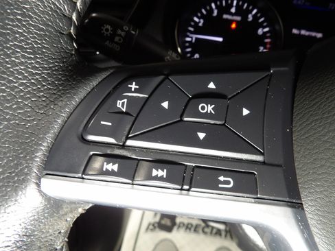 Used 2020 Nissan Rogue S w/ Special Edition Package image 18