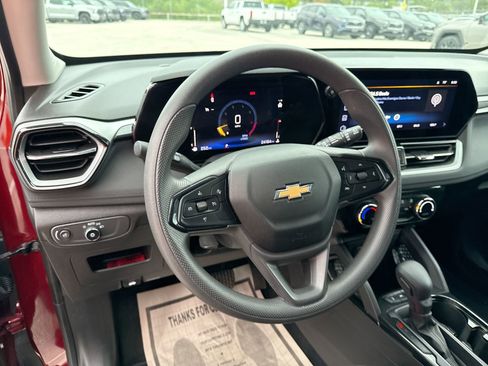 Used 2025 Chevrolet TrailBlazer LT FWD image 11
