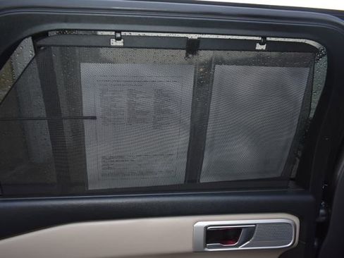 Used 2022 Ford Explorer Limited image 41