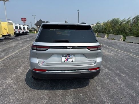 Used 2024 Jeep Grand Cherokee Limited w/ Luxury Tech Group II image 4