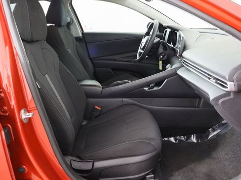 Used 2021 Hyundai Elantra SE image 17