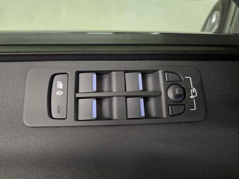 New 2025 Land Rover Discovery Sport Dynamic SE image 24