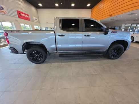 Used 2025 Chevrolet Silverado 1500 LT Trail Boss w/ LPO, Dark Essentials Package AWD/4WD image 7