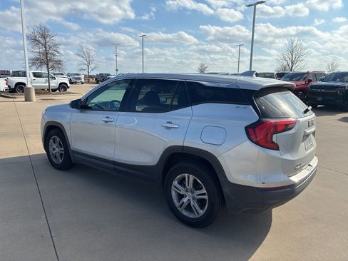 Used 2018 GMC Terrain SLE w/ LPO, Cargo Package image 3