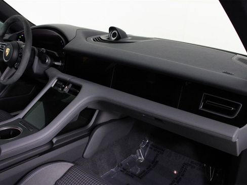 Used 2025 Porsche Taycan 4 Cross Turismo image 24