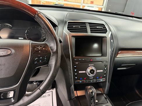 Used 2019 Ford Explorer Platinum AWD/4WD image 29