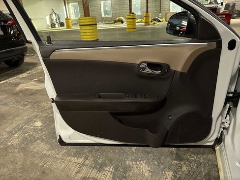 Used 2010 Chevrolet Malibu LS image 27