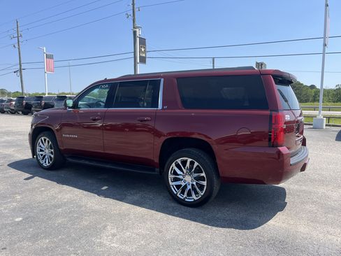 Used 2017 Chevrolet Suburban LT w/ Luxury Package image 6