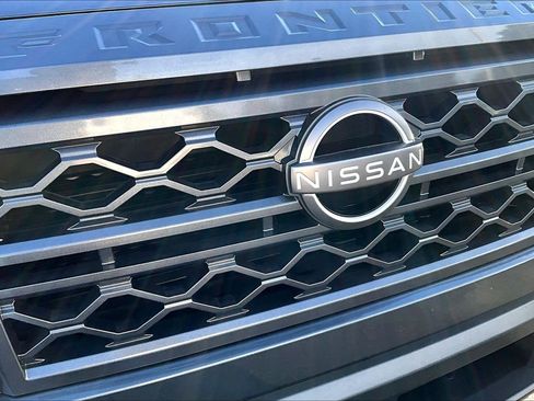 Used 2024 Nissan Frontier SL image 33