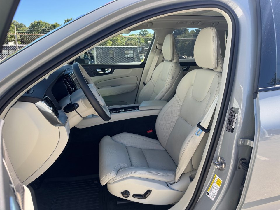 Used 2025 Volvo XC60 T8 Ultra w/ Protection Package Premier AWD/4WD image 30