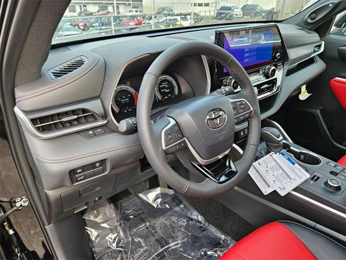 New 2025 Toyota Highlander XSE image 19
