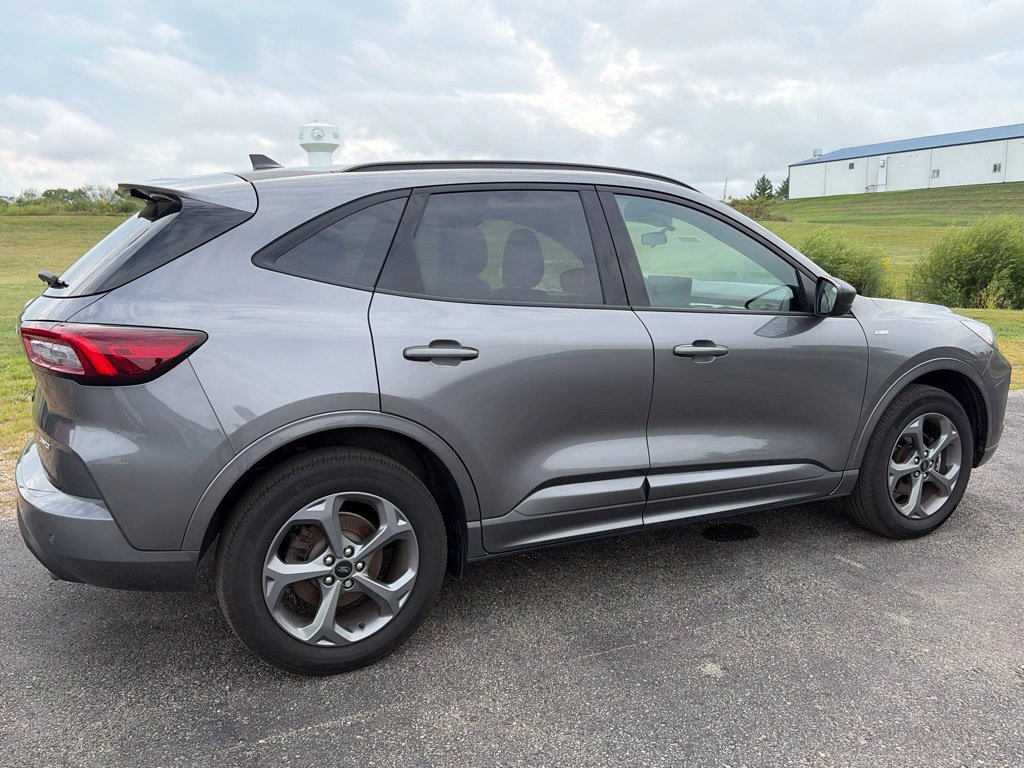 Certified 2024 Ford Escape ST-Line w/ Tech Pack #1 AWD/4WD image 4