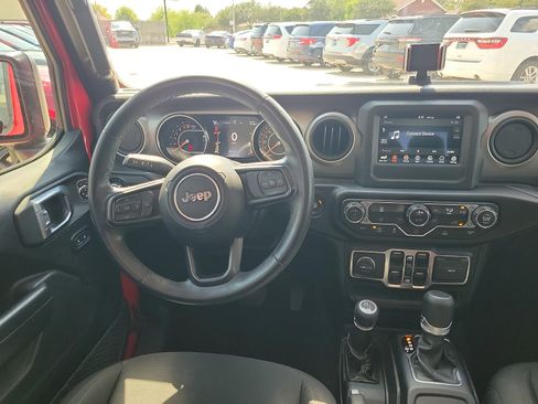 Used 2021 Jeep Gladiator Sport AWD/4WD image 16