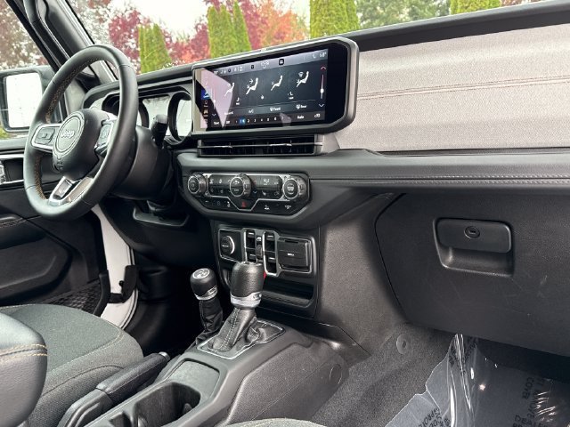 Used 2024 Jeep Wrangler Unlimited Sahara AWD/4WD image 24