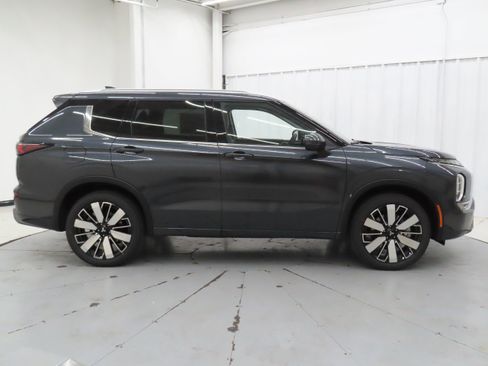 New 2026 Mitsubishi Outlander SEL FWD image 2