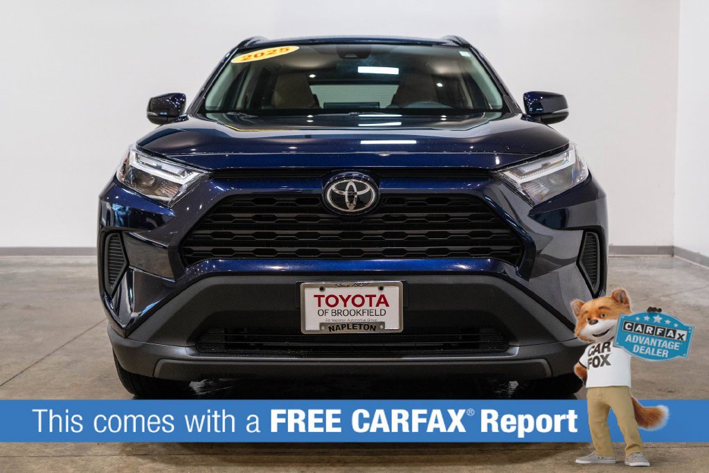 Used 2025 Toyota RAV4 XLE AWD/4WD image 2