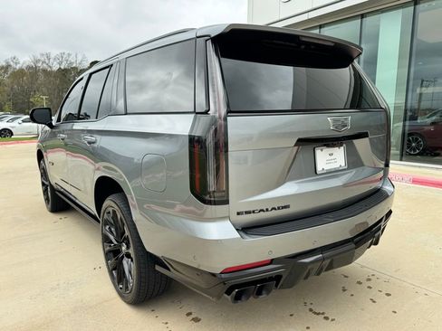 Used 2025 Cadillac Escalade V image 3